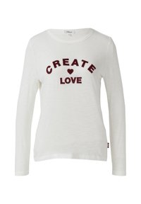 T-shirt à manches longues blanc avec "CREATE ♥ LOVE" brodé en bordeaux, présentant un col rond et une texture douce.