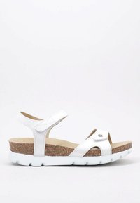 Witte sandalen met verstelbare bandjes, kurken tussenzool en witte rubberen buitenzool. Kenmerken zijn een gladde afwerking en een eenvoudig, rond ontwerp.