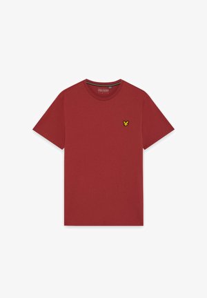 Effen rood T-shirt met korte mouwen en een ronde hals, met een klein geel-zwart vogellogo op de linkerborst, binnenin de kraag gelabeld als Lyle & Scott.