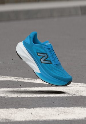 New Balance, FRESH FOAM X MORE V6 - Løbesko til landevejen - altitude/black
