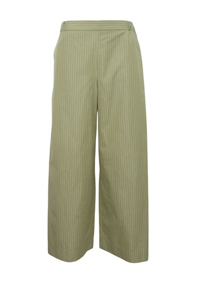 Pantaloni a gamba larga verde a righe, realizzati in un tessuto leggero, con vita alta, texture delicata e righe verticali.