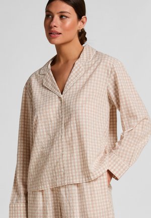 Lichtbeige flanellen pyjamashirt met een geruit patroon, voorzien van een reverskraag, knoopsluitingen en lange mouwen met manchetten.