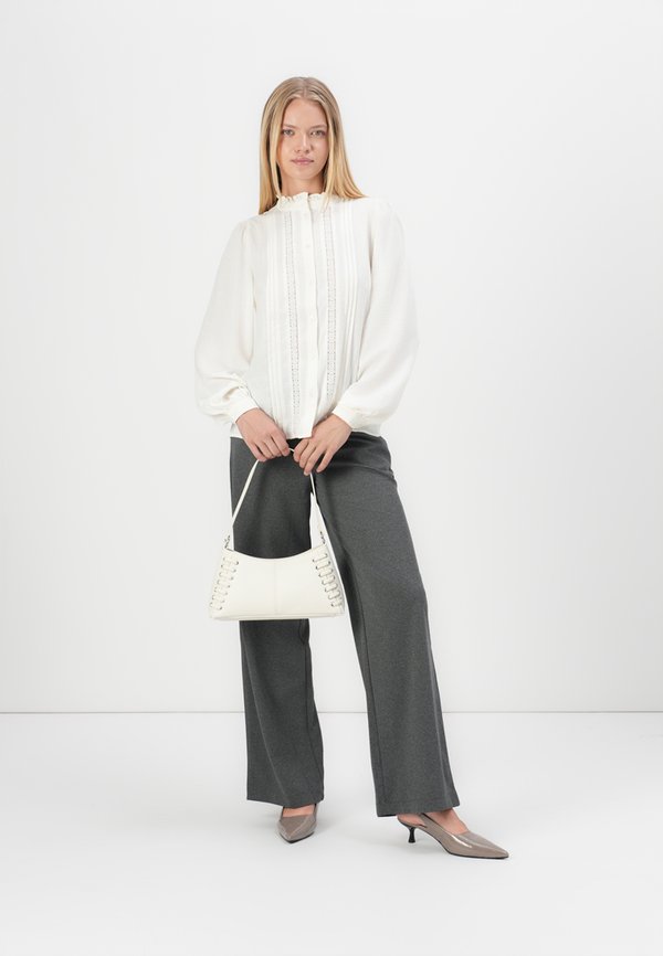 JDYELLIS SHIRT - Button-down blouse - cloud dancer3