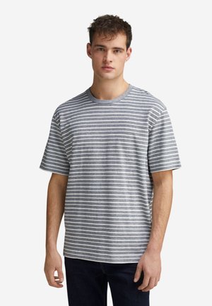 Grijs en wit gestreepte korte mouwen t-shirt met een ronde hals, gemaakt van katoen, zachte textuur, comfortabele pasvorm. Draag het met donkere jeans.