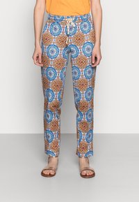 Mönstrade byxor med ett blått och orange cirkulärt motiv på en ljus bakgrund, med resårmidja och snörning.