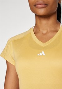 adidas Performance T-skjorte til trening - oat