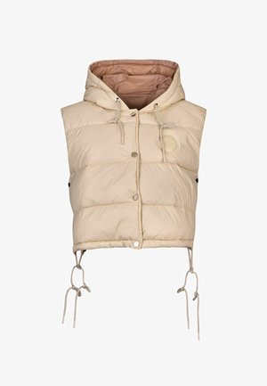 Bézs színű, ujjatlan pufi mellény csatlakoztatott kapucnival, elülső patentgombokkal, állítható húzózsinórokkal az alsó szegélyen és a kapucnin, valamint finoman dombornyomott logóval a mellrészen.