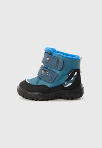 Botte imperméable bleue avec semelle en caoutchouc noire, deux sangles velcro et un design de baleine ludique sur le côté. Doublure en polaire pour l'isolation.