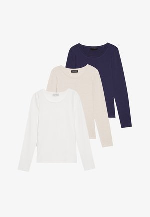 Drie langemouwen t-shirts: wit, beige en marineblauw. Zachte stof, ronde halslijnen en een reguliere pasvorm met een soepele textuur.