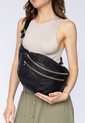 Gusti Leder, FREYA - Gürteltasche - schwarz