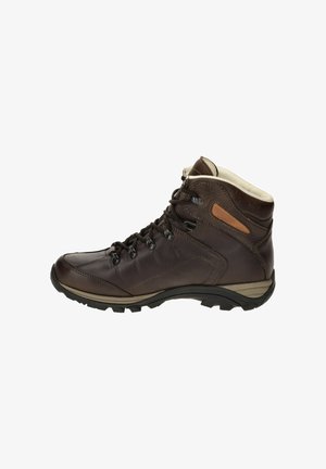 Botte de randonnée en cuir marron avec un col haut, une surface texturée, une semelle en caoutchouc et des œillets en métal pour les lacets ; présente un accent beige sur le côté.