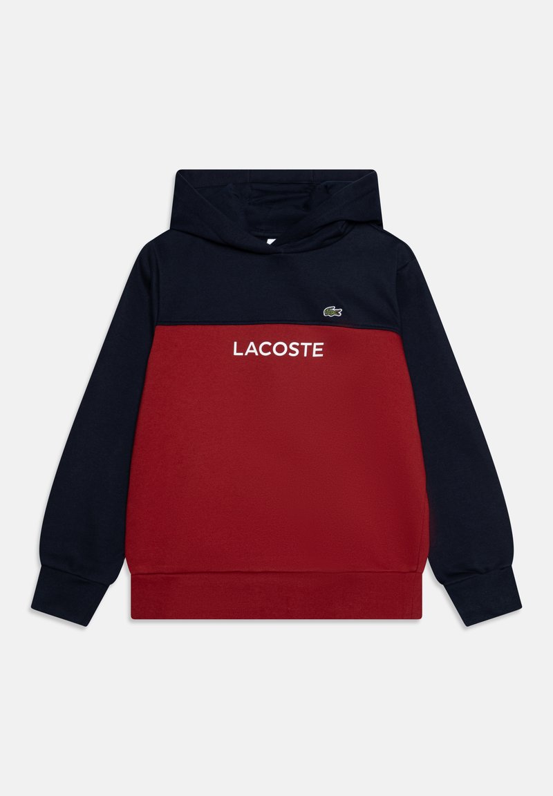 Rotes und marineblaues Hooded Sweatshirt mit einem Lacoste-Logo. Besitzt lange Ärmel und eine Front-Kängurutasche. Texturiertes Material mit glatter Oberfläche.