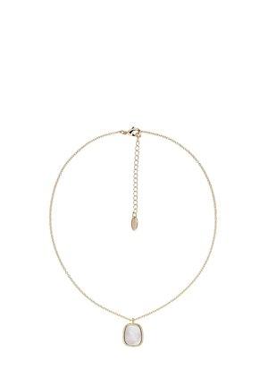 Collier délicat en chaîne d'or avec un pendentif rectangulaire en nacre blanche et une chaînette ajustable sur fond blanc.
