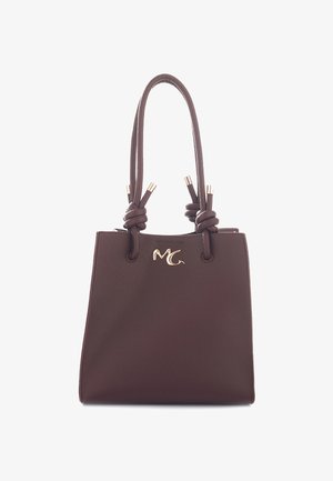 Borsa a tracolla in pelle marrone con logo dorato "MC", manici doppi annodati con punte dorate e superficie texture.