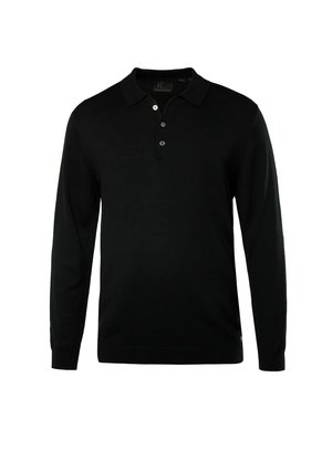 Polo negro de manga larga, confeccionado en una tela suave, con cuello, tapeta de tres botones y un diseño ajustado con sutiles detalles de costura.