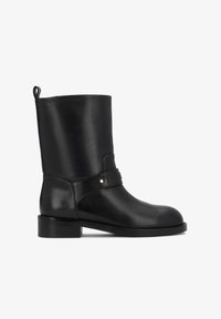 Επιλέχθηκε, black
