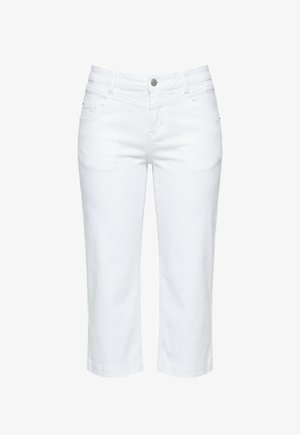 Jeans bianchi da donna a vita alta con chiusura a bottoni, passanti per cintura e tasche frontali, esposti su uno sfondo semplice.