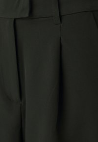 Vero Moda Tall VMBECCA BERMUDA - Short - black