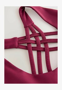 Unselected, burgundy red