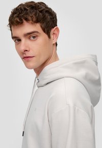 QS Hoodie - hellgrau