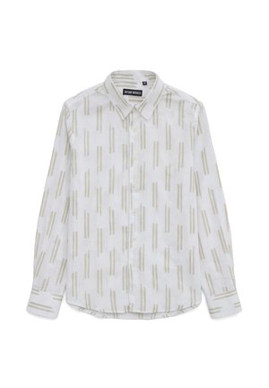 Bijela košulja dugih rukava s bež vertikalnim prugama, šiljatim ovratnikom i manžetama s gumbima, razvučena ravno.