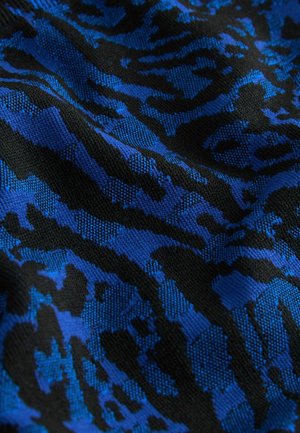 Tejido texturizado con un patrón abstracto en azul y negro, diseño tejido con formas distintivas y tonalidades variadas, acabado mate.