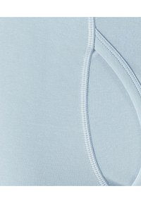 Tessuto elasticizzato azzurro chiaro con una texture a coste. Presenta un collo e aperture per le braccia lisci con dettagli di cucitura in contrasto.