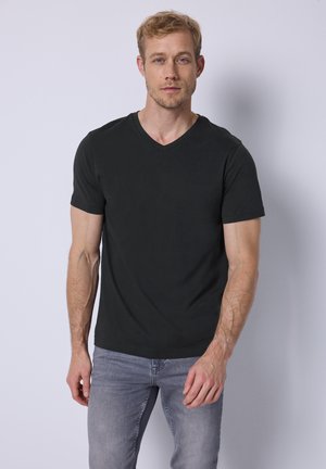 - T-shirt basic