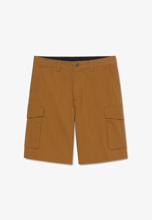 Shorts cargo marroni con bottone frontale, passanti per cintura, tasche laterali con patta e tasche anteriori inclinate su sfondo bianco.
