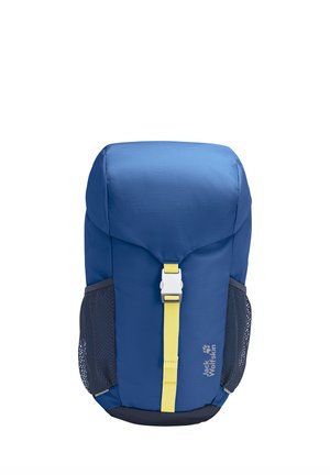 Sac à dos bleu avec sangle avant jaune, boucle blanche, poches latérales en filet noir, et logo Jack Wolfskin à l'avant.