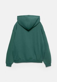 Felpa verde con tasca a forma di canguro, cappuccio regolabile con coulisse e polsi a costine. Tessuto morbido, vestibilità rilassata e design minimalista.