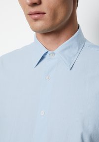 Marc O'Polo REGULAR MIT FINELINER-STREIFEN - Hemd - multi blue heron