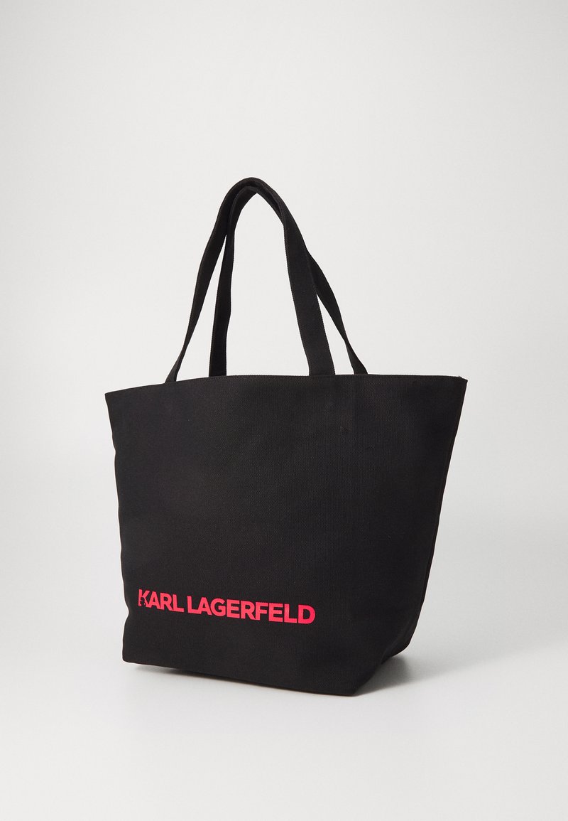 Sac fourre-tout noir en tissu durable avec le logo "KARL LAGERFELD" en rose. Dispose de deux poignées robustes et d'un design à ouverture spacieuse.