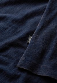 Superdry & Co ESSENTIAL LOGO RAGLAN - Camiseta estampada - track gold rich navy