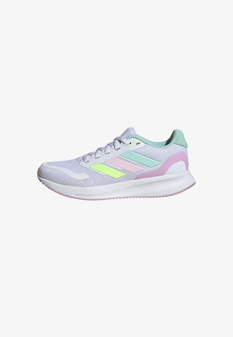 Chaussure de sport blanche avec tige en maille, mettant en avant des accents vert menthe, rose et jaune fluo. Semelle épaisse avec une texture anti-dérapante.