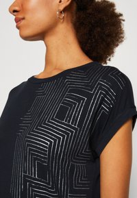 Esprit CVE T - Camiseta estampada - black