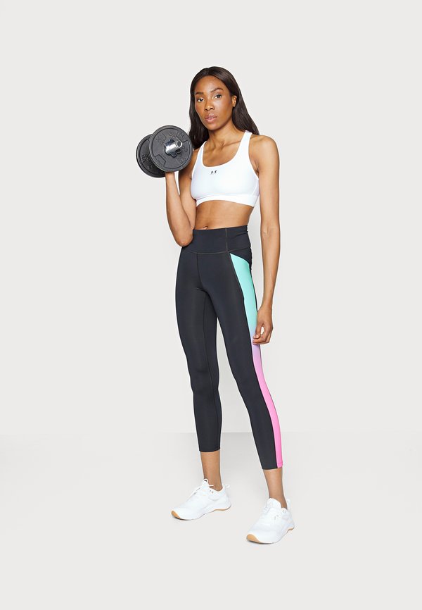 HEATGEAR MID PADLESS - Medium support sports bra3