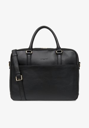 Portafoglio in pelle nera con maniglie superiori doppie e tracolla rimovibile. Presenta un design elegante, una texture liscia e una tasca esterna frontale.