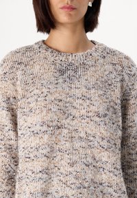 ONLY Tall ONLBEAUTY O-NECK - Vesta - cloud dancer/multi color