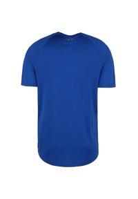 Blå kortärmad träningsskjorta i slätt, lätt material med rundad nederkant och raglanärmar. Har en logo nära halsringningen.