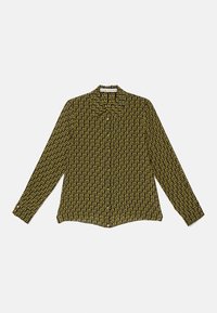 Camicia a maniche lunghe nera con motivo giallo "M", colletto a punta e polsini con bottoni. Il tessuto appare liscio e leggero.