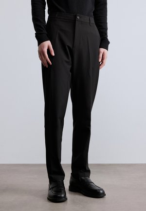 COMMUTER TAPERED - Nohavice - black