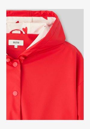 Veste imperméable rouge avec capuche, dotée de boutons et d'une doublure décorée de cœurs rouges sur fond blanc. Taille S.