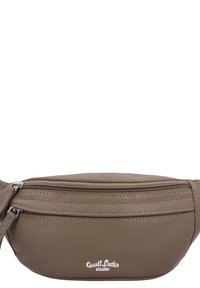 Taubenblaues Leder-Gürteltasche mit zwei Reißverschlussfächern und weißem "Quast Leder studio"-Logo in der Mitte vorne.