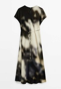 Robe mi-longue avec manches courtes, ouverture en forme de clé dans le dos, ceinture à nouer, présentant un motif abstrait aquarelle en noir et beige.