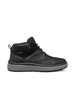 Bottes mi-hautes noires en cuir et en matière synthétique, avec un panneau texturé, une semelle intermédiaire grise, des lacets ronds et une languette au talon.