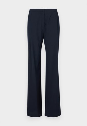 Sügavsinised avarad püksid, mis on valmistatud siledast kangast, millel on puhas vöökoht ilma nähtavate sulgureideta ja kohandatud jooned voolujoonelise disaini jaoks.