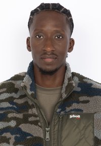 Zielono-szaro kamuflażowa kurtka zapinana na zamek z teksturowanym polarem oraz gładkimi pikowanymi rękawami. Posiada zamek z przodu oraz detal z logo.