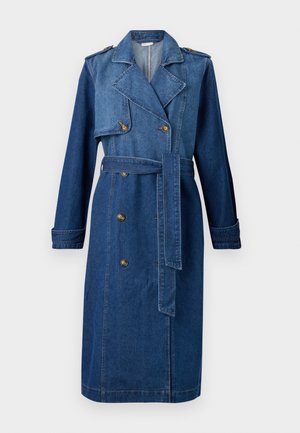 Casaco trench em denim azul escuro, com frente dupla, cintura cintada, epaulettes nos ombros e mangas longas.