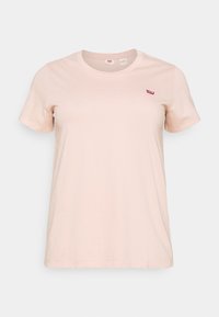 T-shirt rosa chiaro a maniche corte in cotone, con scollatura rotonda e un piccolo logo rosso sul lato sinistro del petto. Tessuto morbido.